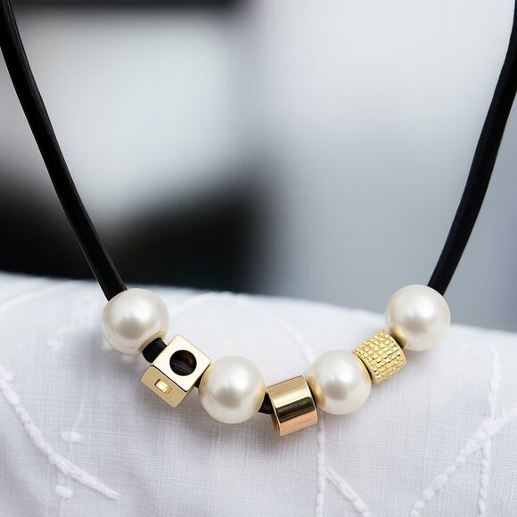 🆕️Modern Chic Pearl And Gold Bead Necklace On Leather Cord + Bonus Earrings - Picture 7 of 11